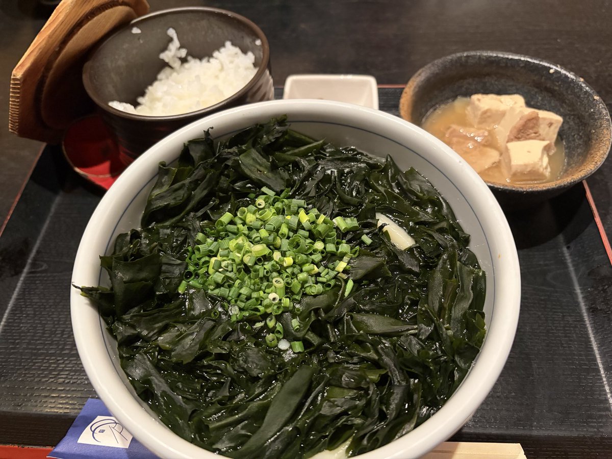 TAXI1999KA's tweet photo. お昼は、大好きなお店でワカメうどん🍜
夜は、ピザ、、、ホントに美味しいお店だ〜
幸せ太りしそう🐷 https://t.co/yuJWHQEcIa
