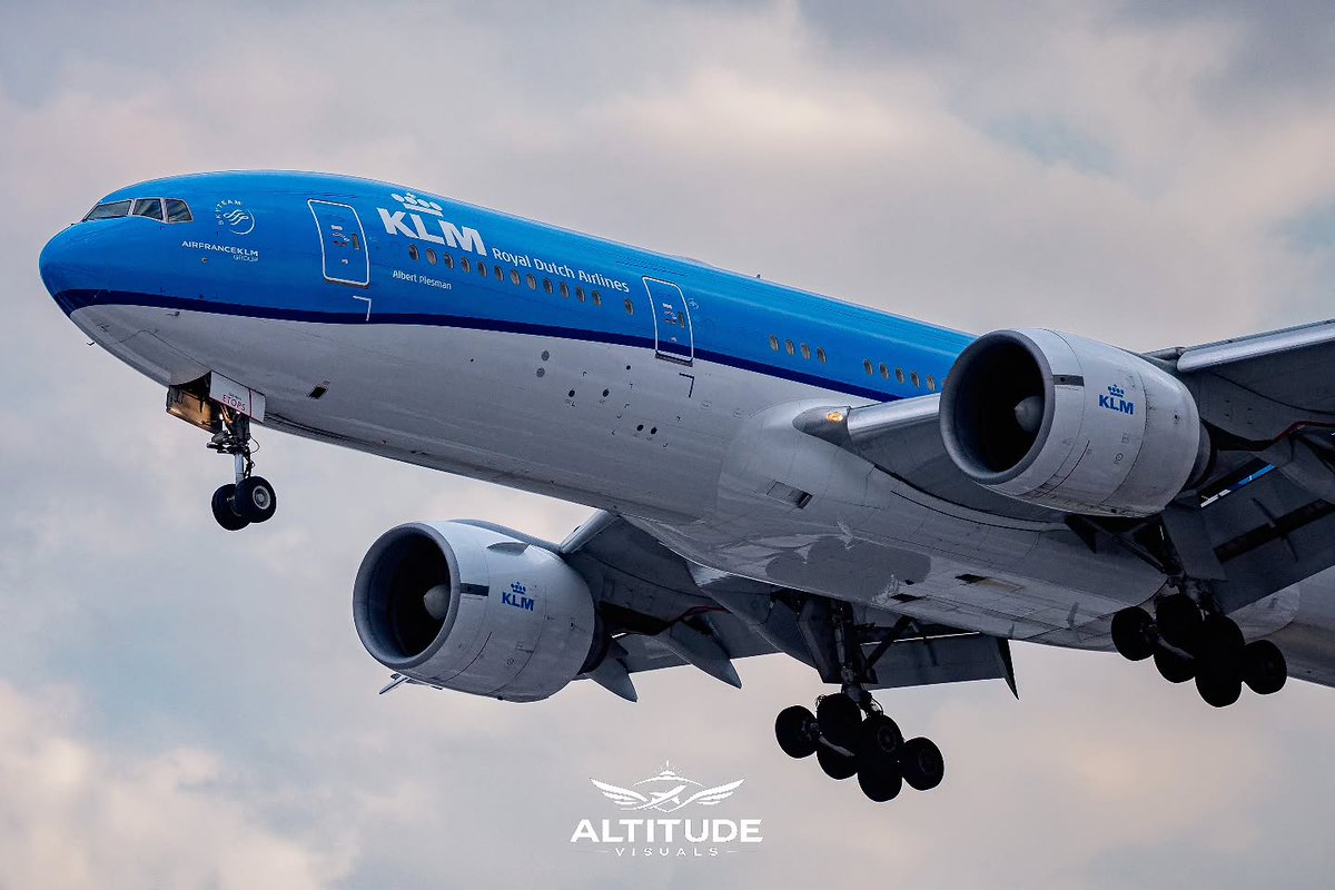 ColsonUkCobbEAg's tweet photo. Boeing 777-200ER de KLM Royal Dutch Airlines en la ruta Ámsterdam (AMS) - Ciudad de México (AICM). https://t.co/pNoYQS7Tf8