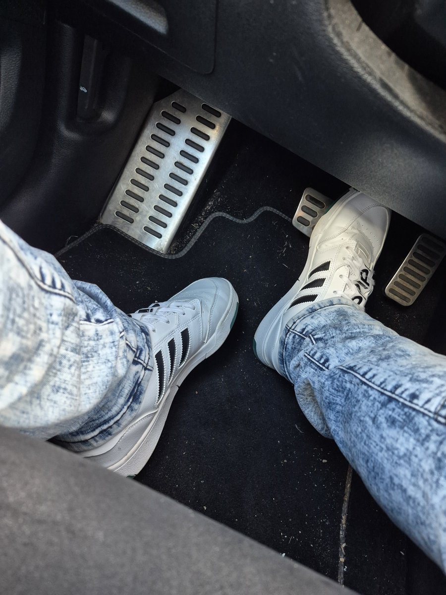 MasterRob's tweet photo. Bin heute viel unterwegs, also macht euch Schw*chteln nützlich und zahlt an mich, damit ich Tanken kann und leben kann wie ich will ohne auf geld achten zu müssen 💪🏻😈🔥

#paypal #throne #findom #cashfag #cashalpha #sub #cashmaster #feet #shoes https://t.co/wGTXXZ5lrC