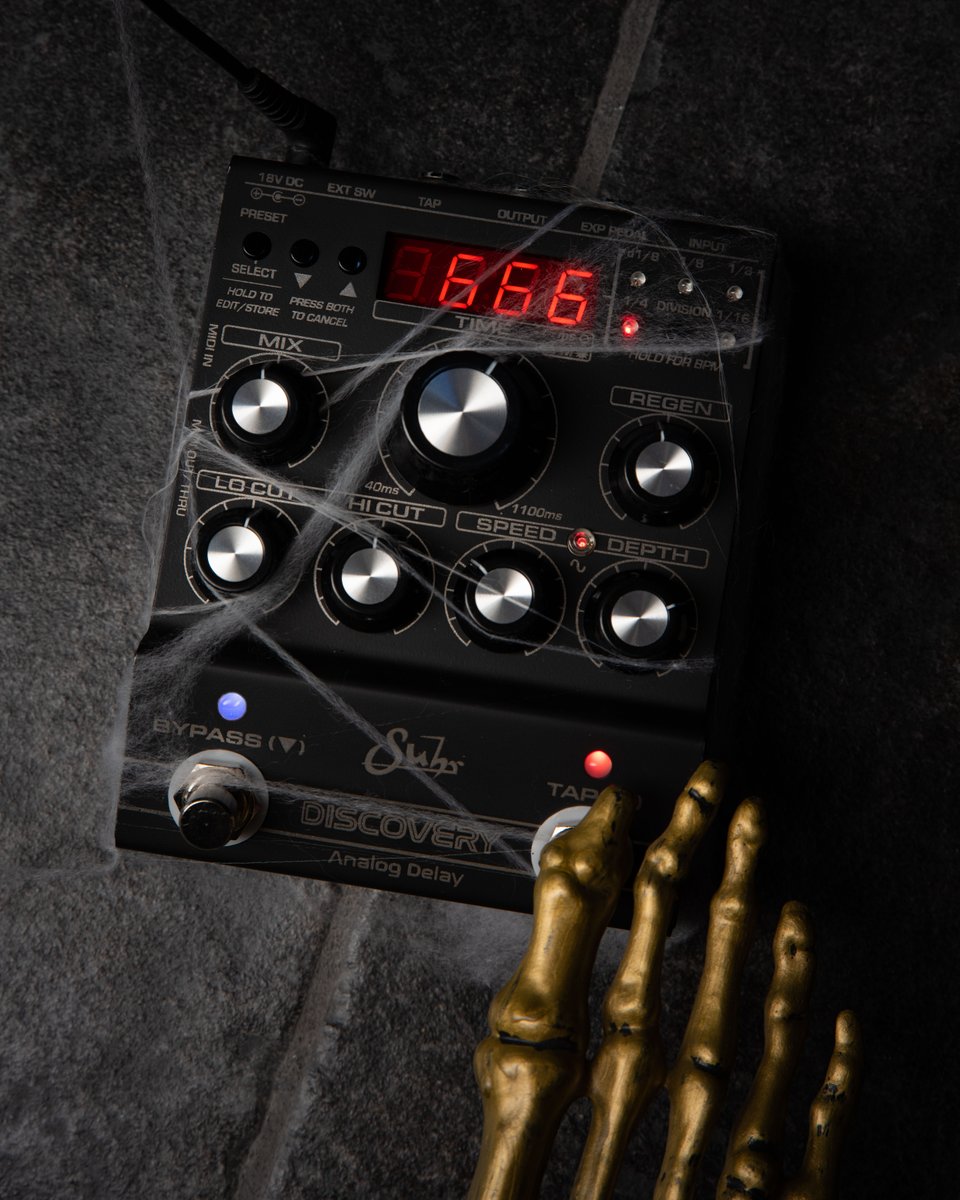 SuhrCustom's tweet photo. The Skeleton Found Its Tempo! ☠️ 

Suhr Discovery: Warm analog delay tap tempo, hi/lo-cut filters, modulation, MIDI, expression control &amp; 127 presets!

Get a Dark Discovery at https://t.co/YIDGZFLrKN! 

#SuhrPedals #DiscoveryDelay #DarkDiscovery #Halloween https://t.co/XW0j8Yy9X6