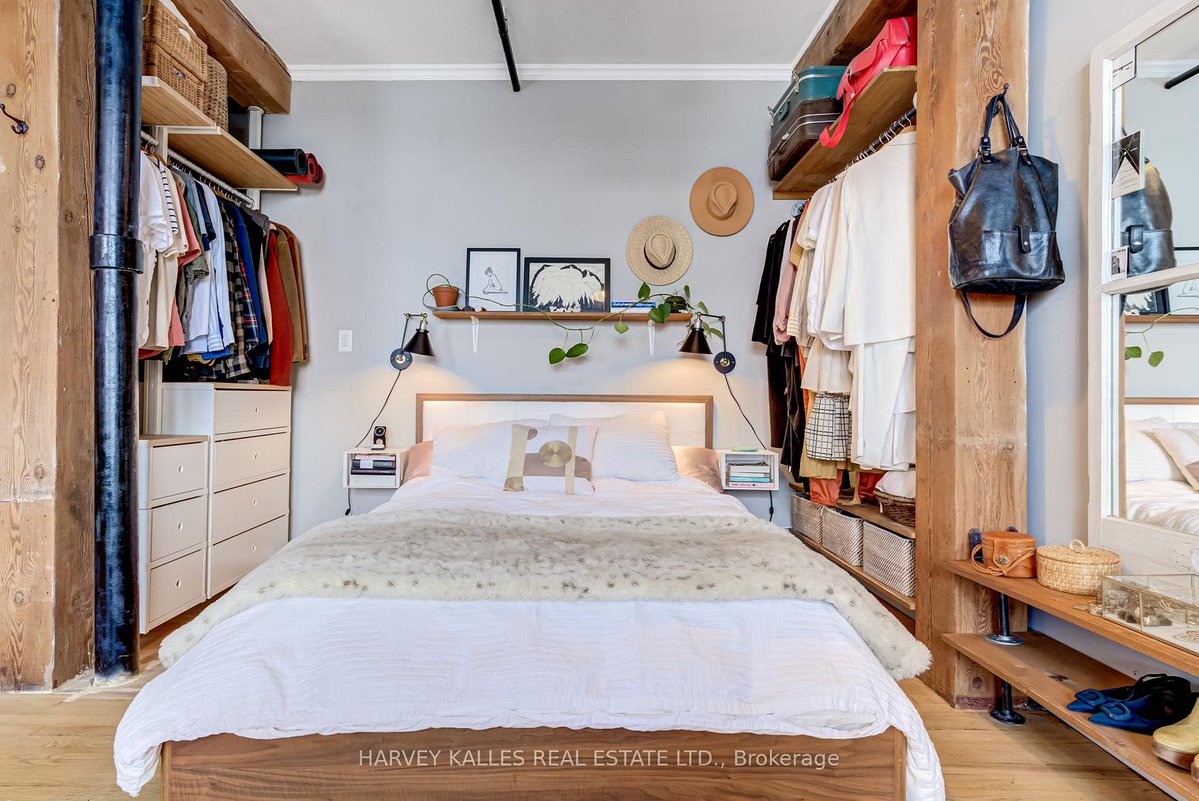 condoloft's tweet photo. Noble Court Lofts, authentic Brick And Beam Construction - oversized windows &amp; exposed brick walls, with wood post &amp; beam plank ceilings. Trendy Parkdale location near Queen St West &amp; Dufferin, steps to many cools stores and restaurants.
https://t.co/JI8X2EpB6c https://t.co/QVtHW79UhW