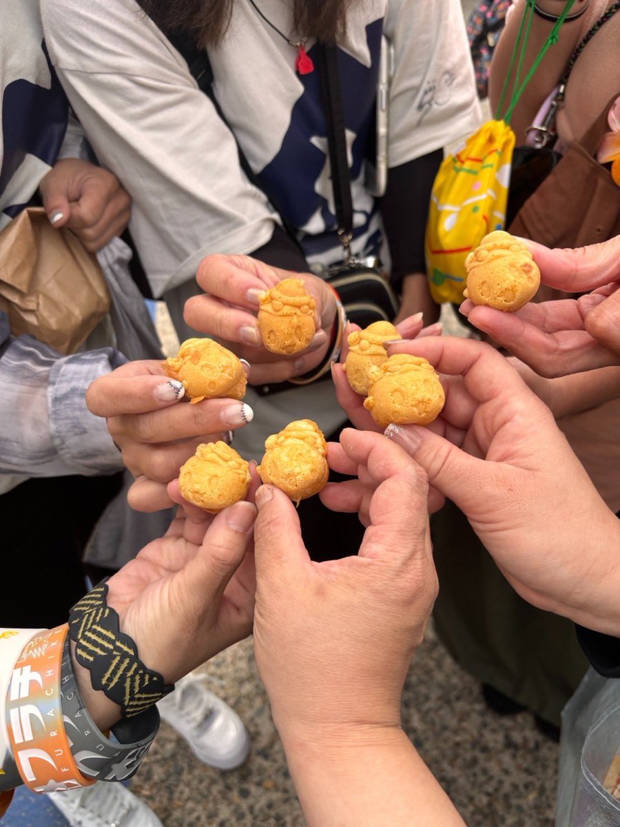 shoko173919's tweet photo. ちぃたん会えて嬉しかった〜🥰
ちぃたんカステラはみんなで美味しくいただきました😋 https://t.co/MR3HByHUI7