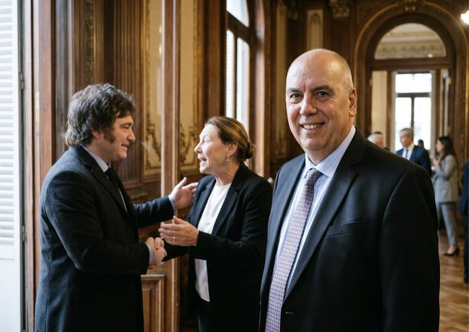 drjorgerachid's tweet photo. NO OLVIDES ÉSTA FOTO: IMAGEN DE LA CORRUPCIÓN

EJ JUEZ MARTINEZ DE GIORGI: ARCHIVÓ CAUSA LIBRA

AL MOMENTO QUE SU MUJER ERA NOMBRADA JUEZA

OPERACIÓN CORRUPTA DE LA MAFIA JUDICIAL

MILEI "NO COMETIÓ ESTAFA" DIJO EN SU FALLO

SÓLO LE FALTÓ DECIRLE "GRACIAS" JAVO

LA CORTE CÓMPLICE https://t.co/QbmgrzEK90