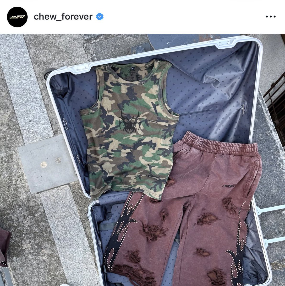 emilyluvyou's tweet photo. เสื้อกล้ามลายคาโม่อันนี้ก็ของ chew foever ด้วยปะ https://t.co/gA1fBP6MMt