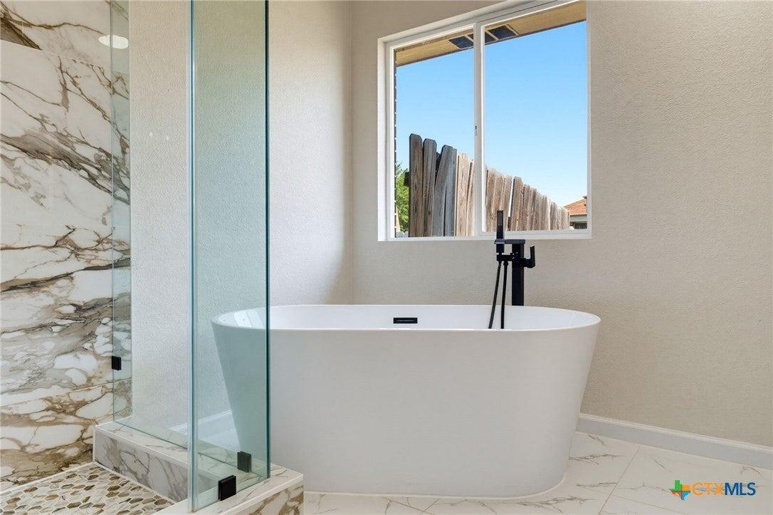 JrHerrings's tweet photo. We'd love to get your thoughts on this listing! What's your favorite part of this home?

Robert Herrings Jr#Century 21PremierRealtors#Putting PeopleFirst!#GoldStandard# https://t.co/sU5u2fa7vK
