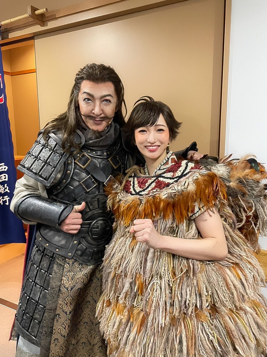 zenishikawa's tweet photo. キングダム2
手元の写真もあと少し。
東京では（僕的には）撮る余裕が無く
殆どツアー最終地の博多座の楽屋で
撮ったものです。

初共演の華ちゃんと！
出番は入れ違いだったけれど、
カーテンコールでは お隣で、
楽しかった思い出🤗 🌀禅🌀

＃キングダム2 https://t.co/o2vy1KS4nW