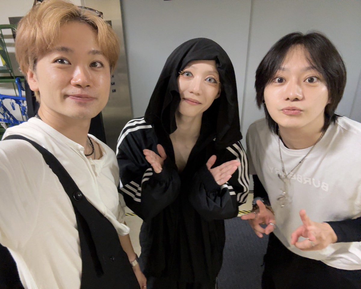 yuki_ogoe_0408's tweet photo. ミュージカル『刀剣乱舞』
〜月夜一縷〜

本日もご来場下さり、
ありがとうございました

明日はいよいよ大千穐楽

13時〜、18時30分〜の
2回公演です

皆様のご来場、
心よりお待ちしております🪭

とり、りゅーじ来てくれた
嬉しいですなぁ https://t.co/JSUqhqwM2K