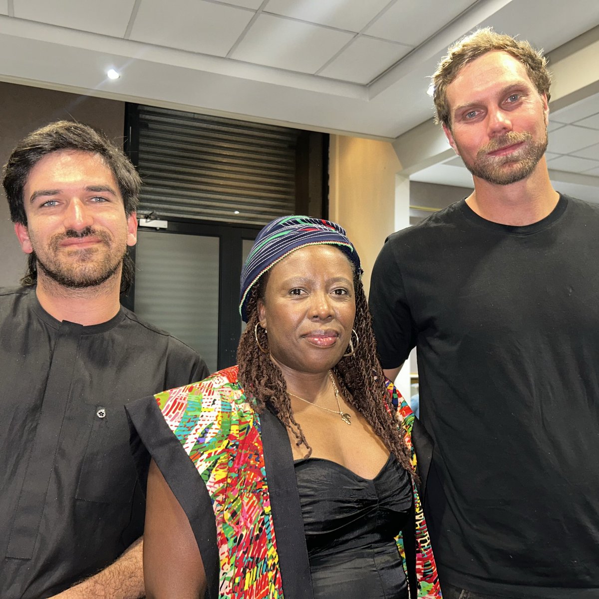 nalibaliSA's tweet photo. This morning, poetry, music and storytelling come together aboard the train at Poetry on the Train, hosted by Lumkile’ Book Joint SA in partnership with Nal’ibali, the @WesternCapeGov, @PRASA_Group and Mzoli’s Meat & Grill.

Poets Lucienne Gabriel, Kirsten Deane, Lunathi Gqaji and Zimkhitha Zulu are captivating the crowd with their words, while musician @dumzamaswana has treated us to a newly recorded song, Ngxiza.

Celebrating the power of words, creativity and the arts to bring people together.