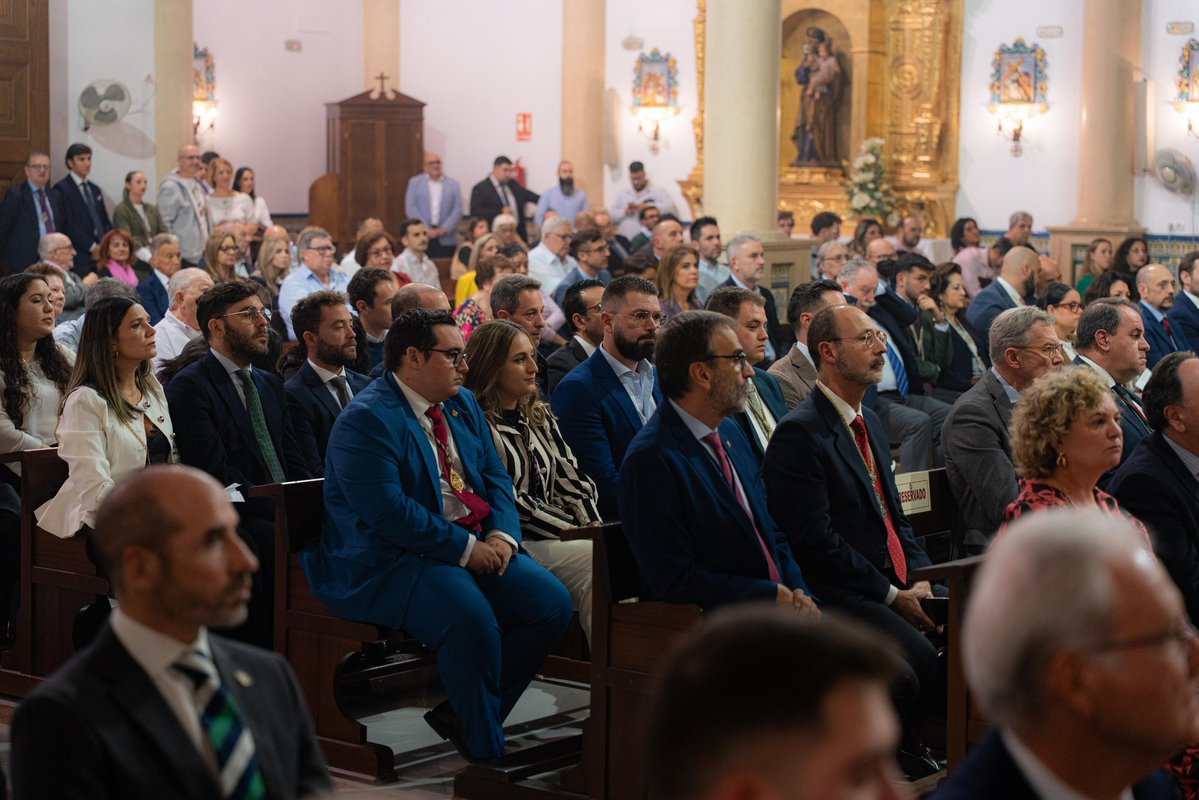 DoloresdelCerro's tweet photo. GALERÍA DE FOTOS de la toma de posesión de la nueva Junta de Gobierno, celebrada ayer viernes en nuestra Parroquia.

Encuentra la galería completa en nuestra página de Facebook: https://t.co/kHUdxWB623

📸 @RomaMacarena y @djimenez_foto https://t.co/6oksABOaXy