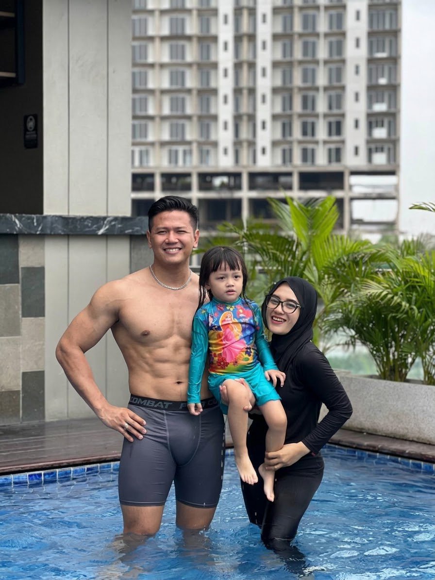 MuscleDaddySby's tweet photo. Family. 
#family #fitness #muscle https://t.co/fSjNUizfeW