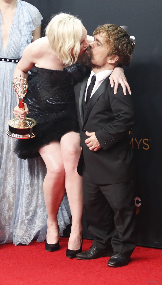 NostalgicHubb's tweet photo. I need an explanation on how they ended up together. How did he even approach her? https://t.co/l5hQTuOVNv
