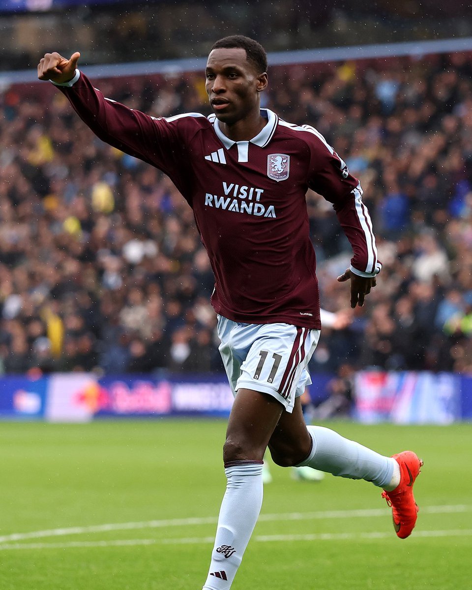StatmanDave's tweet photo. Nicolas Jackson's game by numbers vs. Man City:

100% dribbles completed (2/2)
100% aerial duels won (2/2)
31 touches
15 sprints
3 shots
2 goals

Top class centre forward. 🇸🇳 https://t.co/meZn9giOr0