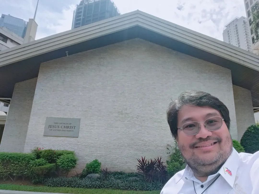 Xiao_Chua's tweet photo. Happy 60th anniversary kanina sa LDS Buendia Chapel, ang panganay na kapilya ng Church of Jesus Christ of Latter-Day Saints sa Pilipinas!!!

Dumalo ang dating Alkalde ng Lungsod ng Makati at Pangalawang Pangulo ng Pilipinas Jejomar Binay.

Slmt sa paanyaya sa inyong programa https://t.co/wyDxleTRLc