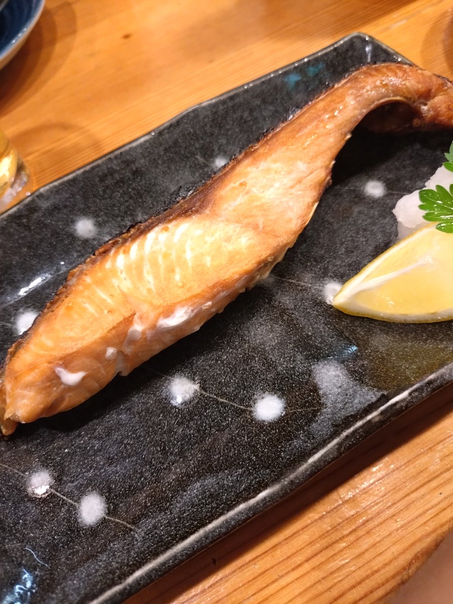 linkle_ikarashi's tweet photo. 焼き鮭は　皮まで食べます　美味しいよ
#こんなんもうフェイシャルエステ https://t.co/ycOWxkZcMX