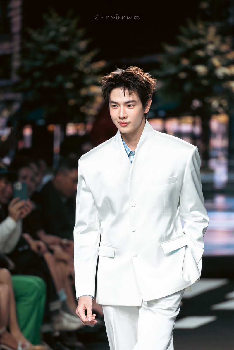 _zrebrum_'s tweet photo. รอพี่นายแบบงานถัดไปละนะ 🥰🥰 (ว่าแต่ในมีต มีพาร์ทแฟชั่นโชว์กับน้องมั้ย😌) 

MAXKY FREE TO BE EFW26

#MaxkyatEFW26ICONSIAM
#maxky_rp #maxkybyZ https://t.co/3ydaZOPLIW