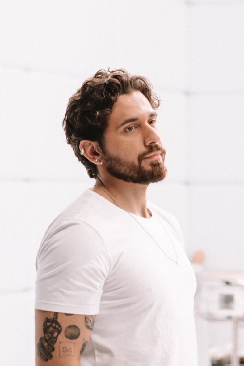 pieroniiiii's tweet photo. É um Deus Grego total ! https://t.co/T4iIClfOtL
