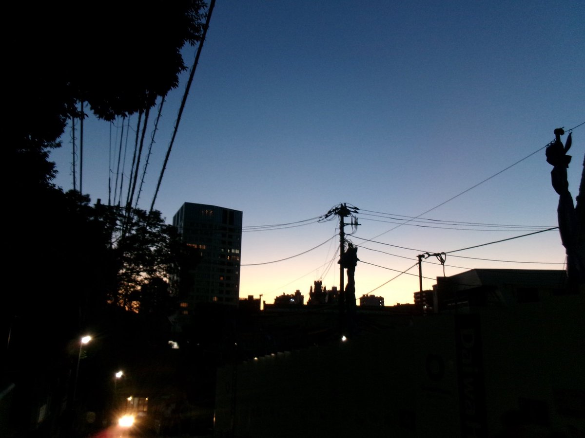 hidekick's tweet photo. いつかの帰り道。街の夕焼けが美しかった。

#StreetPhotography
#ExploreTokyo https://t.co/jSqjE3i1AG