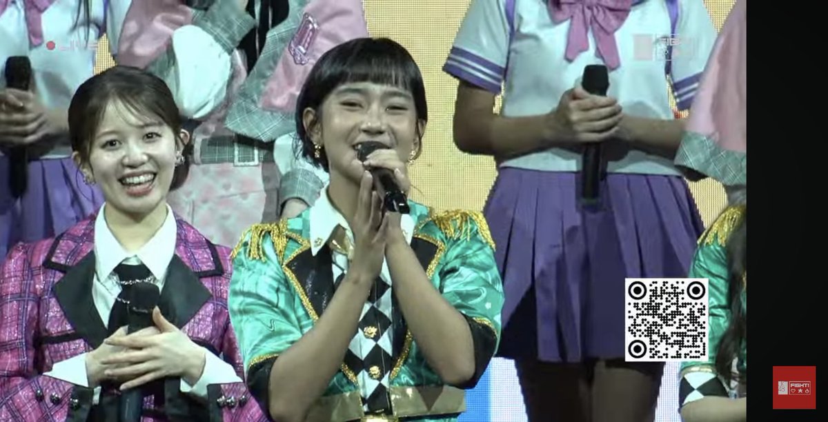 NaRight's tweet photo. Masal yang ikut masuk foto, lucu♡ https://t.co/qDktW712uJ