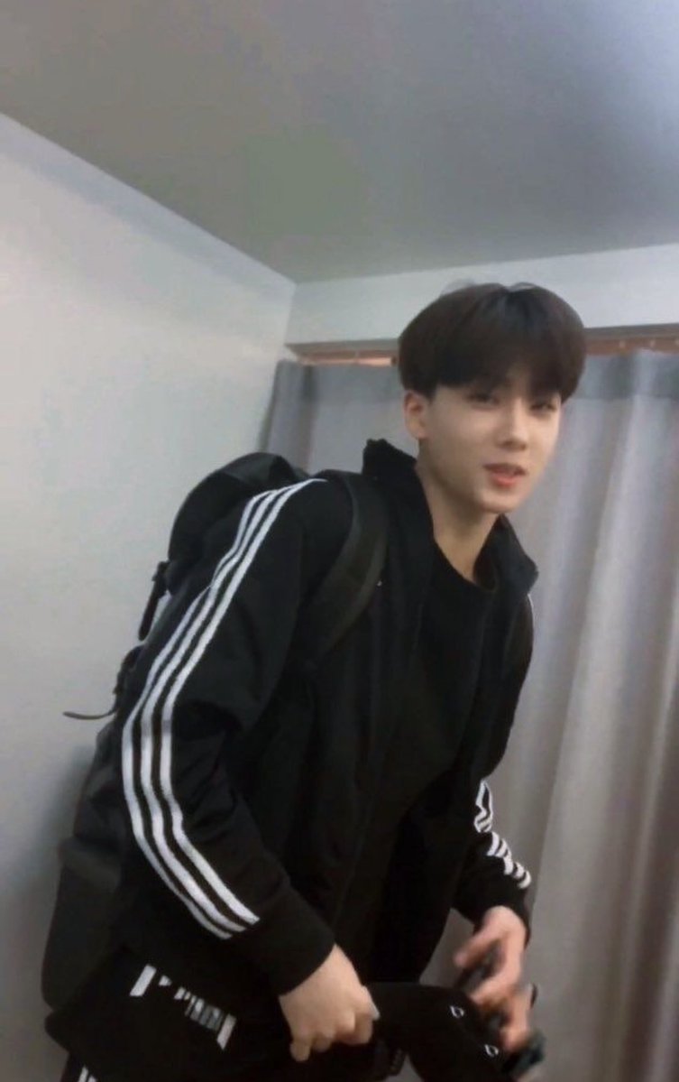 yodreeam_'s tweet photo. 살면서 박지성만큼 아디다스 잘어울리는사람 본적이없음 아디다스지성사진 마주칠때마다 저장하게됨 https://t.co/EjMXywXAqt