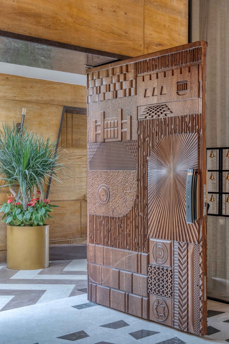 shavnyuyngah's tweet photo. If we valued our art, we would embed it in our homes the way it used to be done - carved on doors, marked on walls, placed in compounds.

It would have been passed down. Every generation would have seen it and known that African architecture was never minimalist. There would be no argument, because the evidence would still be standing in the houses we live in.

We stopped putting it in. Then we started forgetting what it looked like.
