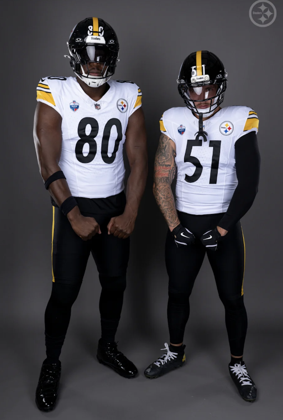 MarkKaboly's tweet photo. Steelers will wear BLACK SLACKS on Sunday for their new Gold Rush look.
📸 Steelers https://t.co/J5vjBHtPTT