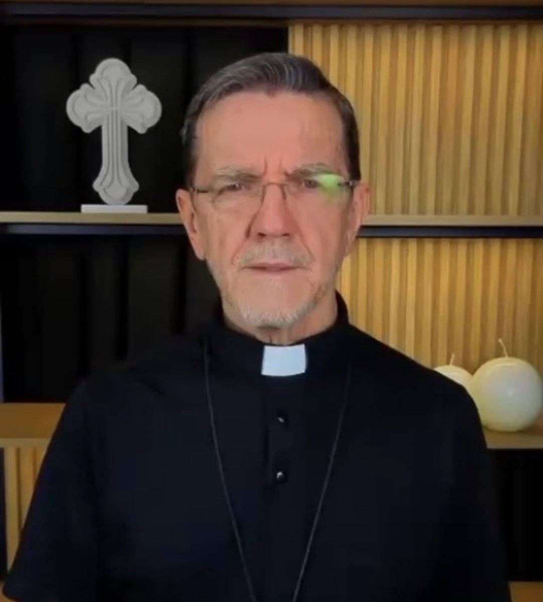 QGdoPOP's tweet photo. Grupo de 64 Bispos dizem que Flávio Bolsonaro representa ameaça à democracia e contraria ensinamentos da Igreja Católica:

“Diante desses e inúmeros outros elementos, não podemos nos manter neutros, a fim de que nossa consciência ou a história não nos condenem no futuro. Gostar ou não do atual governo não pode ser razão para entregar o país nas mãos de quem manifesta tamanha contradição com os ensinamentos de nossa Igreja”.
