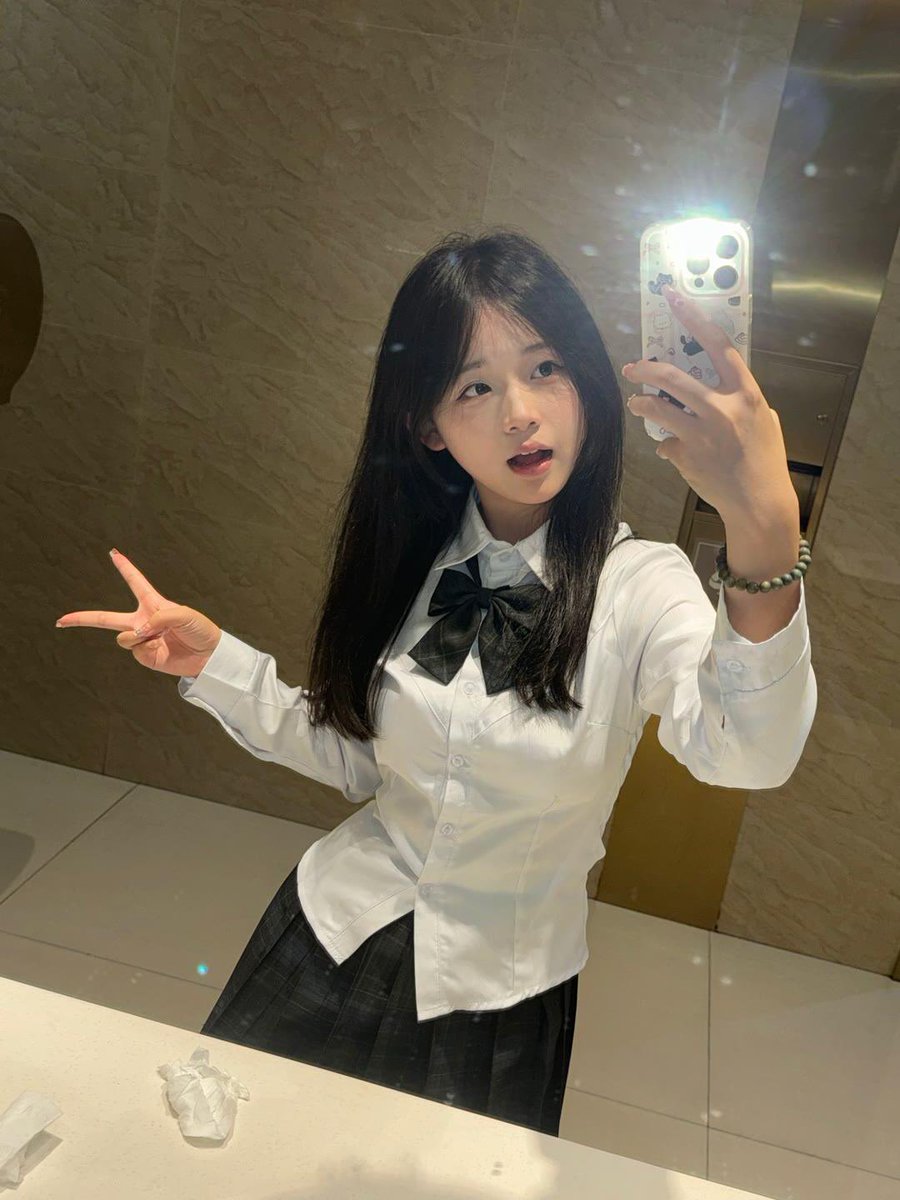 hafis1201's tweet photo. 高三生。   新拍的  

有人想要锐评一下我19岁的福嘛  

（拒绝人机）赶紧看，我要删了  

真没有🚪 流言  2  我真给呀 https://t.co/TvV9sUt8cW