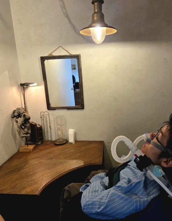 hiro91rock's tweet photo. 木曜は、coffee環-kaN-へ。
将軍珈琲は、深煎りで程よい苦味があるけど、濃厚できめ細かな甘さもしっかり感じた。
レアチーズケーキとの相性抜群で、とろっとろで、美味しい。
店内は狭いけど、落ち着くオシャレな雰囲気♪
車イスでも、美人ママ店主さんと常連さんが、優しく対応してくださいました。 https://t.co/hcu1oqCt7U