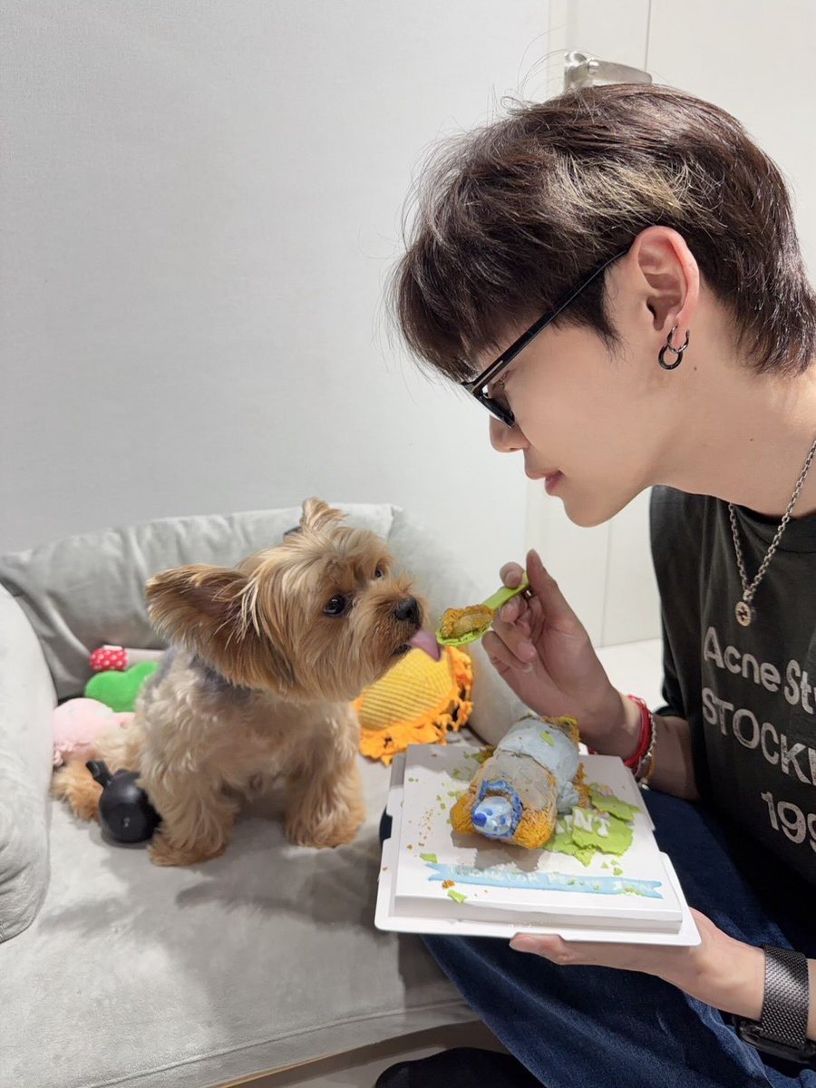 bb0un_official's tweet photo. 🗓️[24.10.2026] IG : thegiant.yorkshireteacup

ปะป๊ามาป้อนเค้กแฮปปี้เบิร์ดเดย์ไจแอนท์ด้วยก๊าบบ แอ้นๆโตเป็นหนุ่มแน้ว 5 ขวดบริบูรณ์ ขอบคุงของขวัญแยะเค้กอาหย่อยๆจาก @.thonglorpet มากๆเลยงับป๋มม 🐶🎂🫶🏻

[1]

#bb0un https://t.co/SpDj8Hkscn