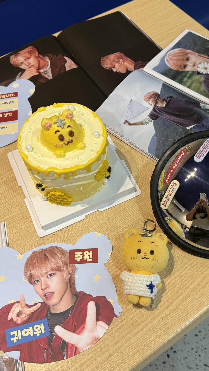 prettyzhangshu's tweet photo. pt 2 hihi ~ 

#HappyWithWONblebee
#JuwonOurHappiness
#JUWON #박주원 https://t.co/2rvEESoRZd