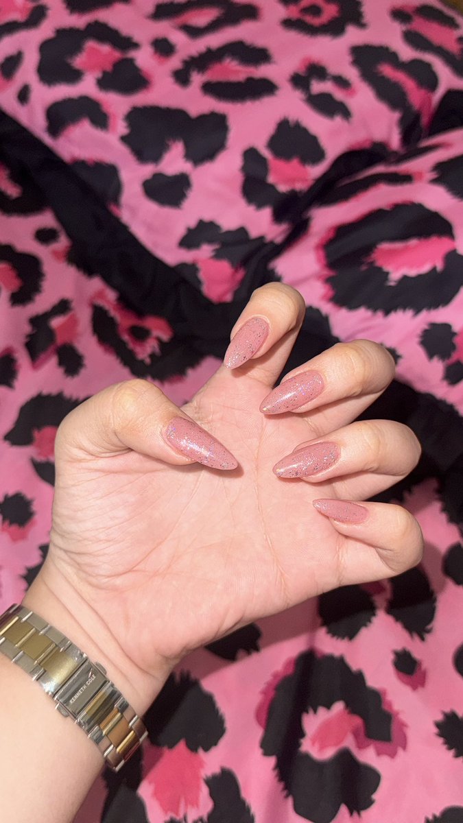 txokki__'s tweet photo. i love my new nails https://t.co/ovNBn03zJx