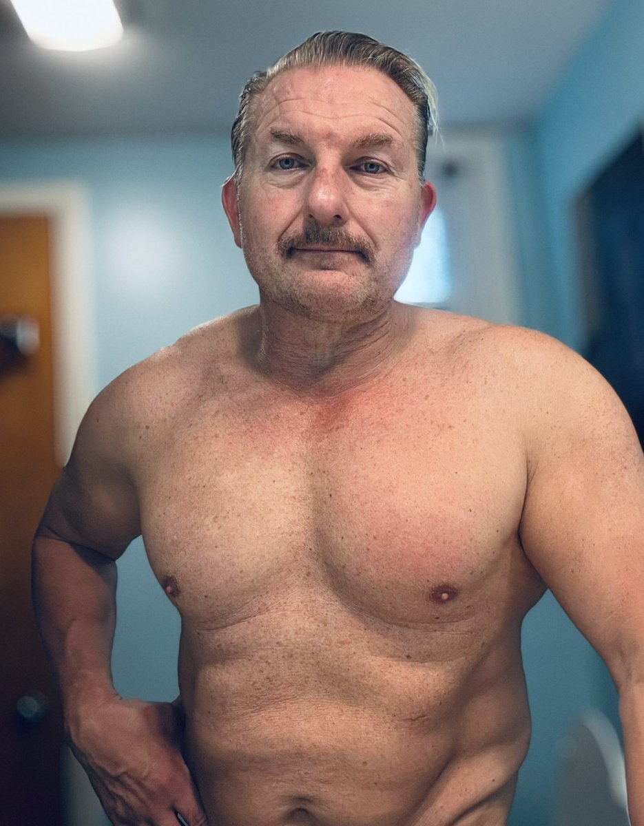 Russell_Writer's tweet photo. The clean stache means its ready for more rides all day long…😜🥩😈
#writer #filmmaker #bodybuilder https://t.co/DtmsIzm7YB
