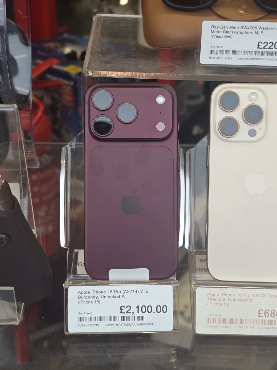 FrankOneDigital's tweet photo. Someone's already sold their IPhone 18 Pro 2TB to @Cex in my local shop in the UK!

They would've sold that at as serious loss. 🤯

What would pick up for these prices? 🤔 https://t.co/gMEVrbaK0X