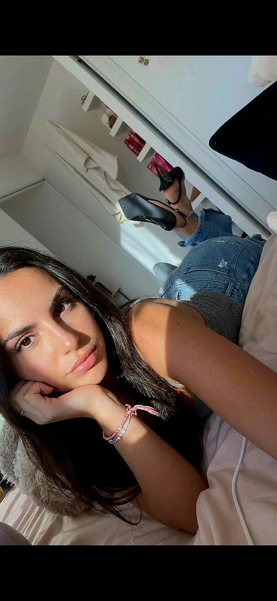 Claudiiafindom's tweet photo. Quién me entretiene la tarde?🎀💸 https://t.co/1J0R9shMql