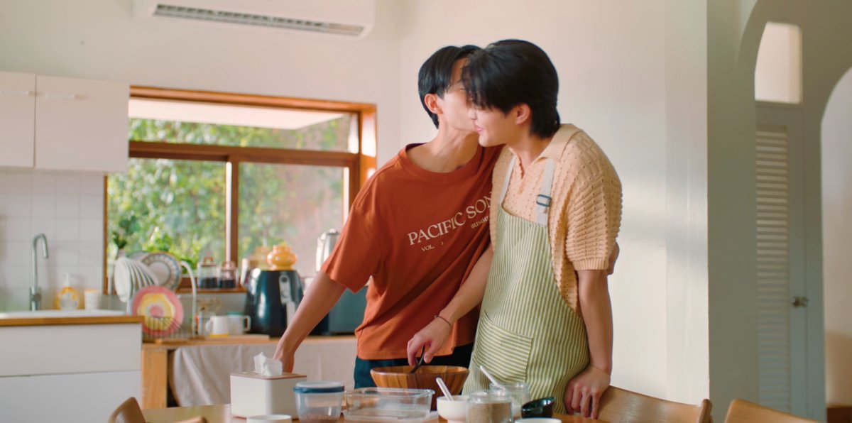 GMMTV's tweet photo. มีคนมันเขี้ยวแฟนมากกกกกก 🫳🏻💗
#YouManiacSeriesEP9
@BarcodeTin @Kinn_ts https://t.co/WIHxy1NApR