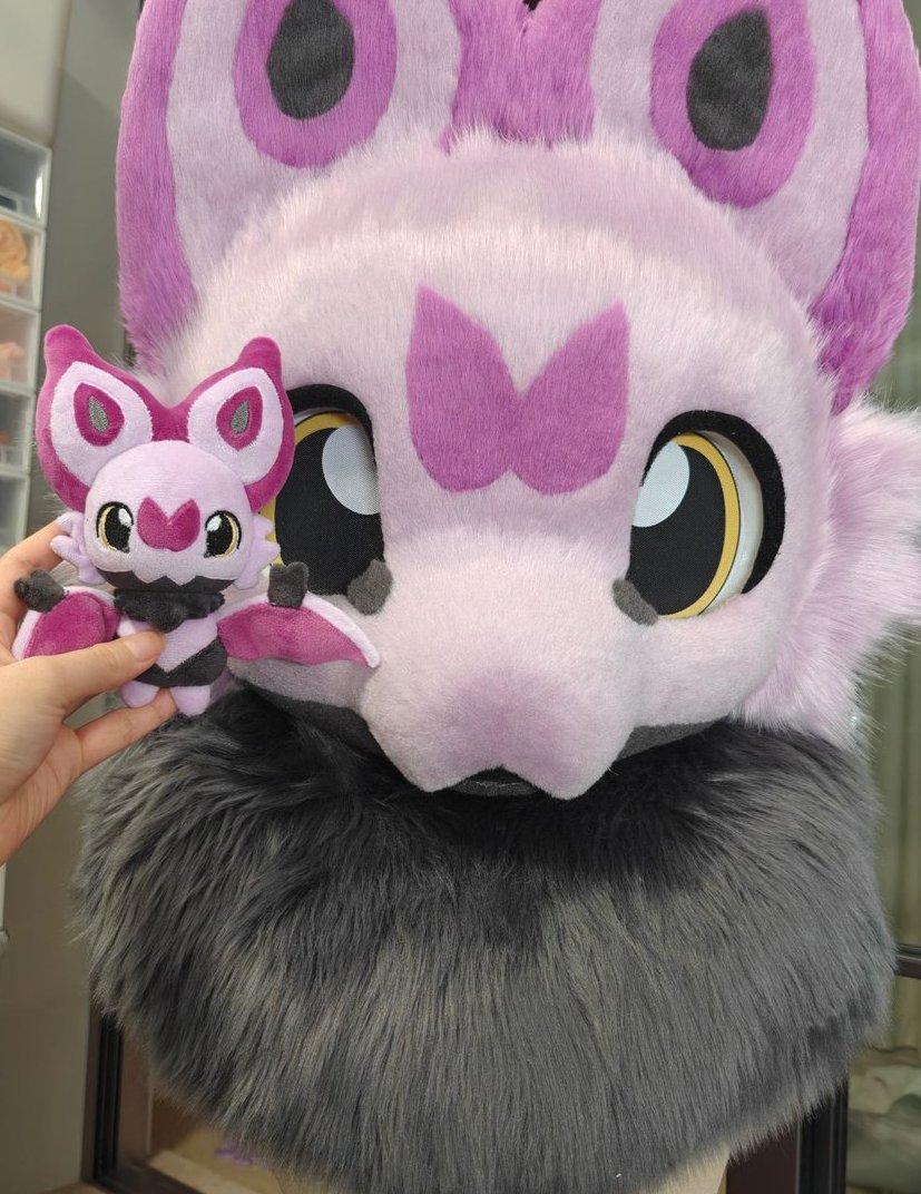 qinghe34's tweet photo. The head and plush are done!
Together they're just double the cute!❤️❤️❤️
(After the wings are finished, they'll go on sale together with the plush.)
#fursuit #fursuitmaker https://t.co/7Rwwmzb2cF