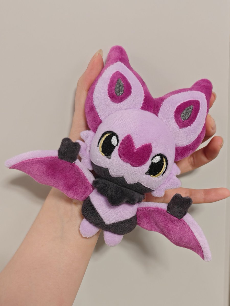qinghe34's tweet photo. The head and plush are done!
Together they're just double the cute!❤️❤️❤️
(After the wings are finished, they'll go on sale together with the plush.)
#fursuit #fursuitmaker https://t.co/7Rwwmzb2cF