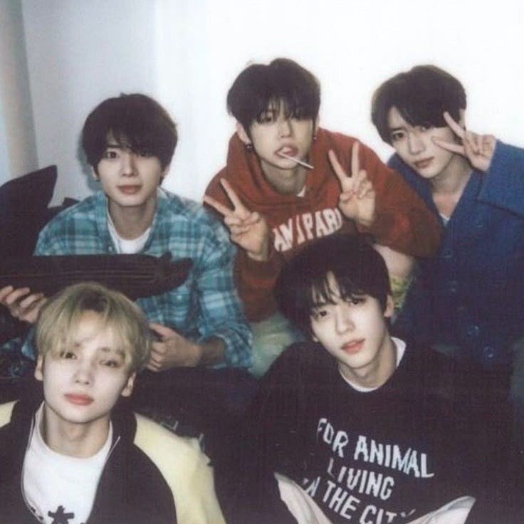 skwoeke2's tweet photo. 두그룹다 잘생겼는데 투바투가 더 땡김 https://t.co/BrYgNMxy7v
