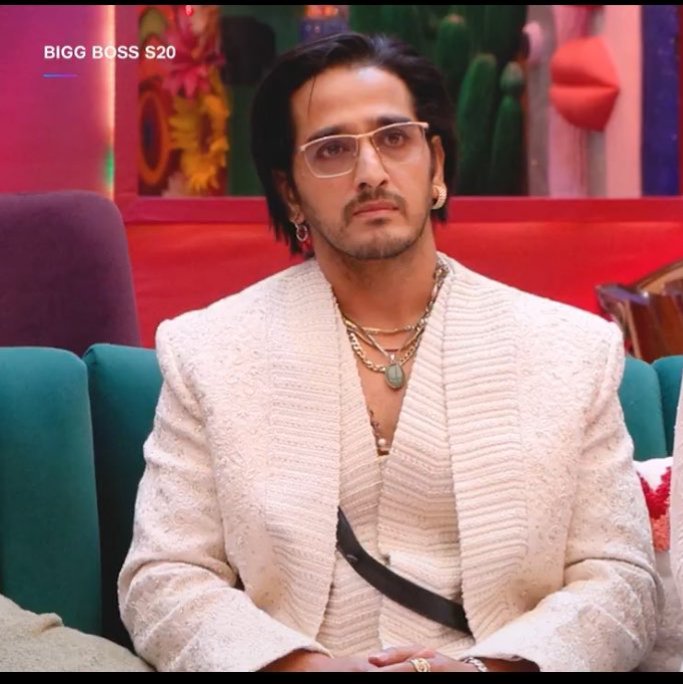 iamishvichoudha's tweet photo. Since first week they're praising #QaziTouqeer for his cheap behaviour.... 
Scout ke kaan mein thukna 
Kisi ke heart problem ka majak udana.
Kisi ke BAAP ko leke majak karna.
Double meaning use karna... 
Is this the talent he is being praised for?? 
@iamrohitshetty 
@JioHotstar https://t.co/6DePabQAIA
