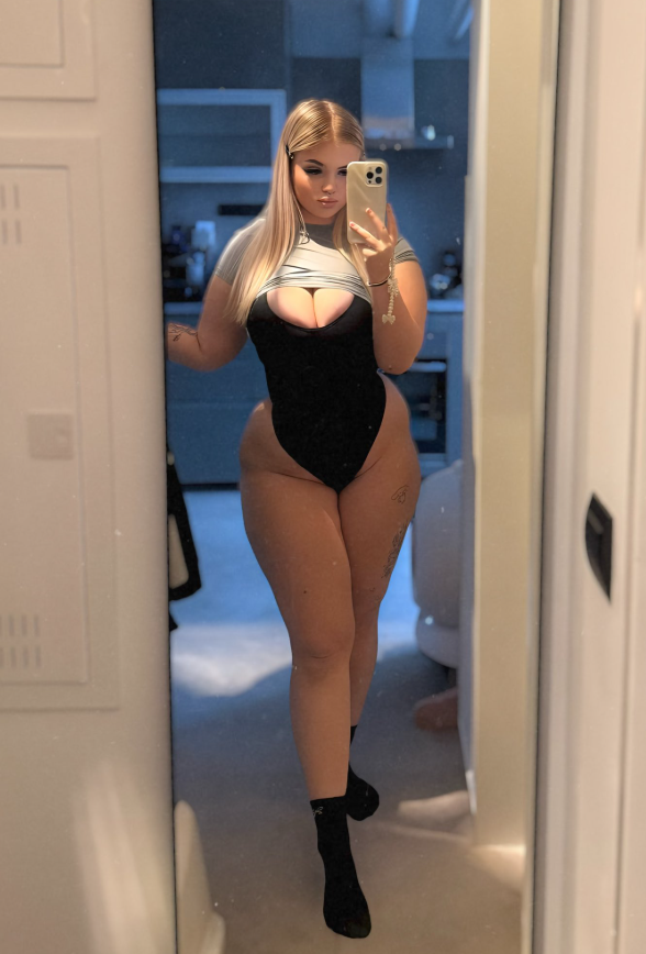 danyelka_bbw's tweet photo. Máš rád holky, který je za co chytit? https://t.co/BAENeUieVu