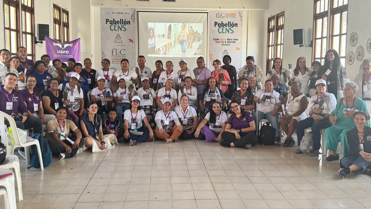 DefensoriaCol's tweet photo. Participamos en Cúcuta, Norte de Santander, en el conversatorio Intercambio de experiencias de las Mujeres Buscadoras, en el que, desde una mirada territorial y diversa, se compartieron experiencias de mujeres Indígenas, de frontera y campesinas del departamento.

Durante el evento, realizado para conmemorar el Día Nacional de Reconocimiento a las Mujeres Buscadoras de Víctimas de Desaparición Forzada, también nos unimos a la @UBPDcolombia y abrazamos la resistencia de las mujeres que buscan a sus familiares desaparecidos.