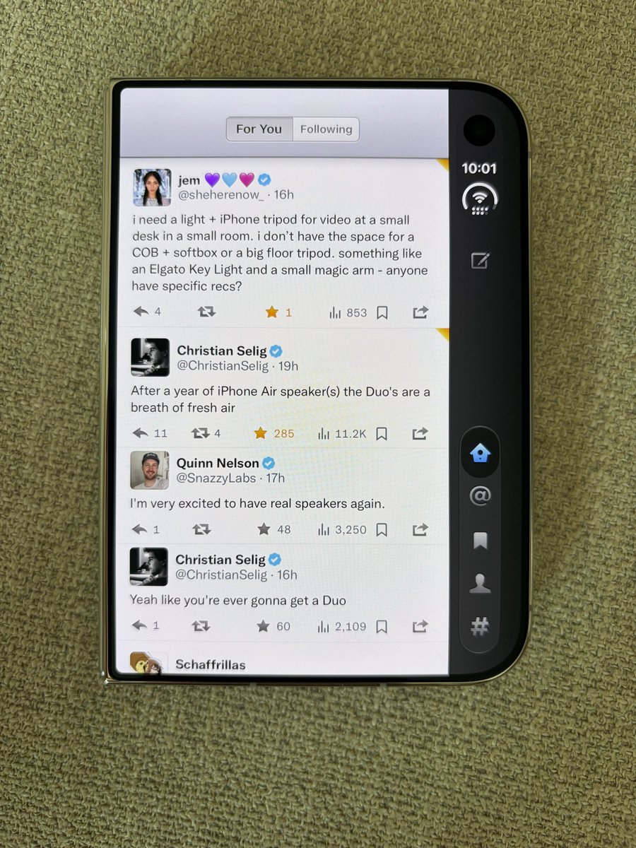 samhenrigold's tweet photo. it’s a shame this app’s update for the Duo was such a lazy cop out. especially since they had a way, way better version about 16 years ago. i spent a couple of hours and made (imo) a far better app experience that actually takes advantage of the screen space. https://t.co/dSQdUR8MFw
