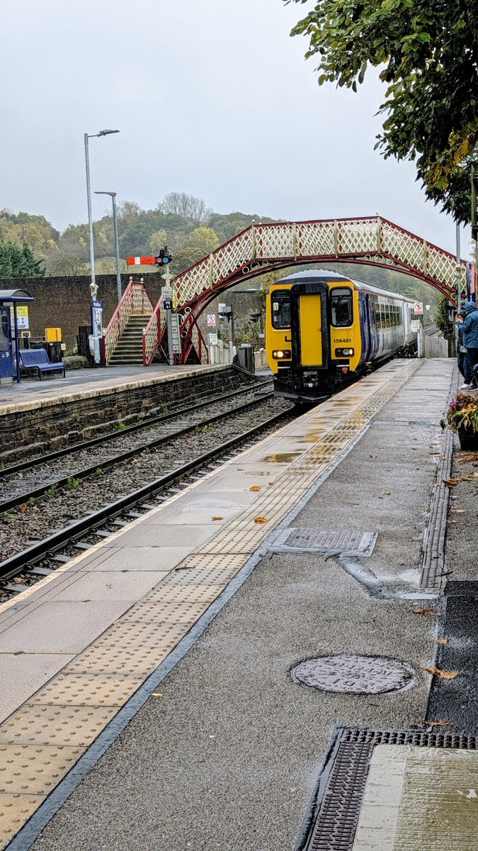 HighSpeed_H's tweet photo. A couple of quick shots at Prudhoe, yesterday lunchtime.

156489
1N73 1226 Newcastle - Carlisle

156481
1N56 1153 Carlisle - Newcastle

Was going to go for a walk, but the weather turned against me 🌧️☔️ https://t.co/9QJE737JIL