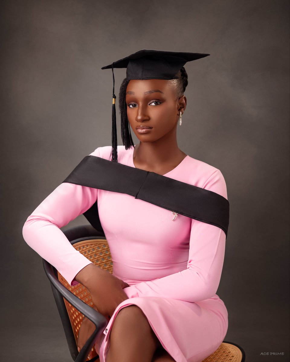 Authorityya's tweet photo. First GP: 2.73
Final GP: 4.91

The come back was too personal🤞🏾🎓
A testament of God’s goodness. 
Aseoluwa, the Graduate! https://t.co/hdYTsZTNoJ