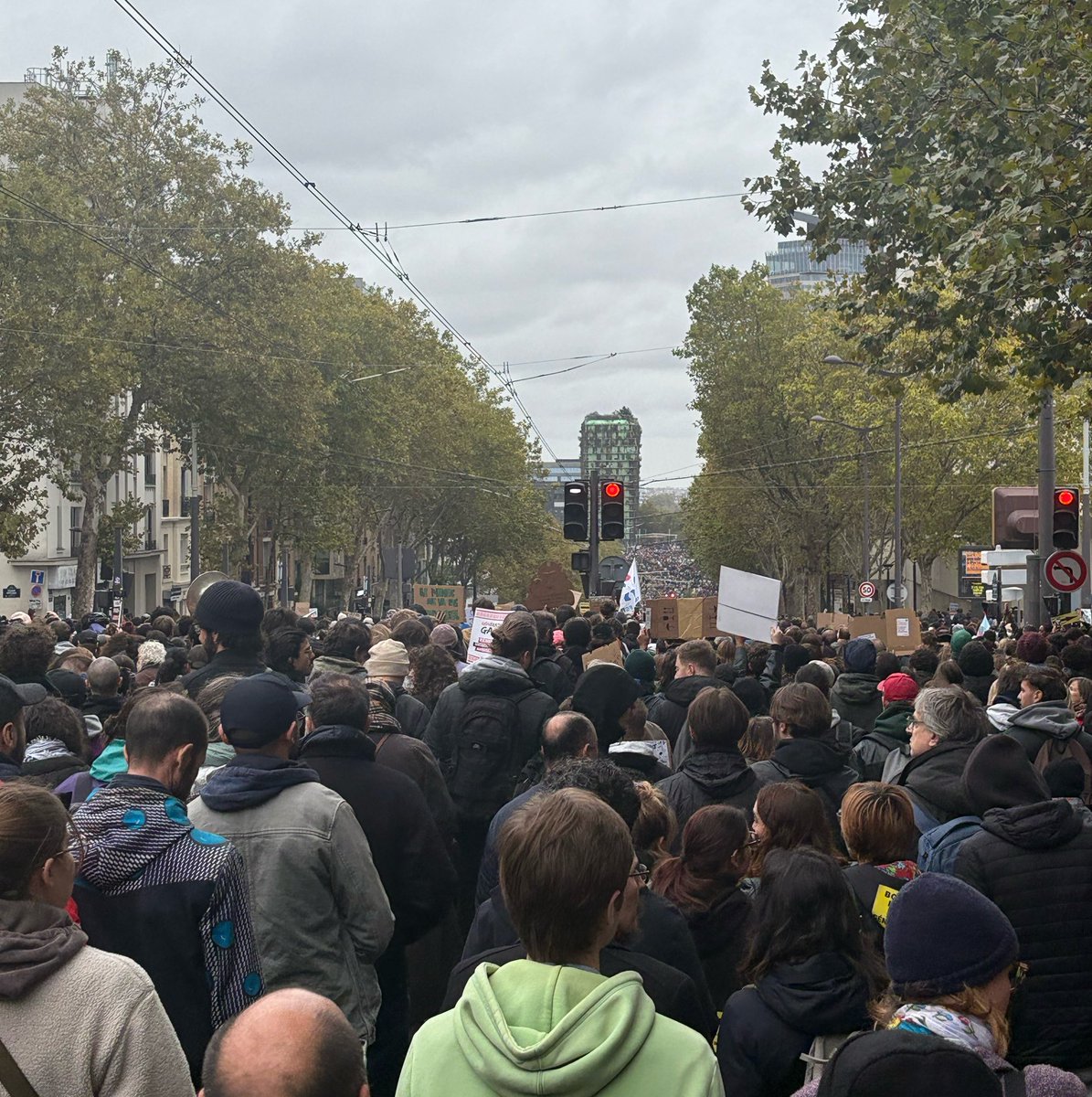 fabien_gay's tweet photo. Le gouvernement peut changer le trajet à la dernière minute, réprimer ou interdire les manifestations, humilier ou tenter de discréditer. Un mouvement large, divers et populaire est en mouvement. Et tant qu’il n’y aura pas de réponse politique, on continuera ! https://t.co/wml9XwaeKk