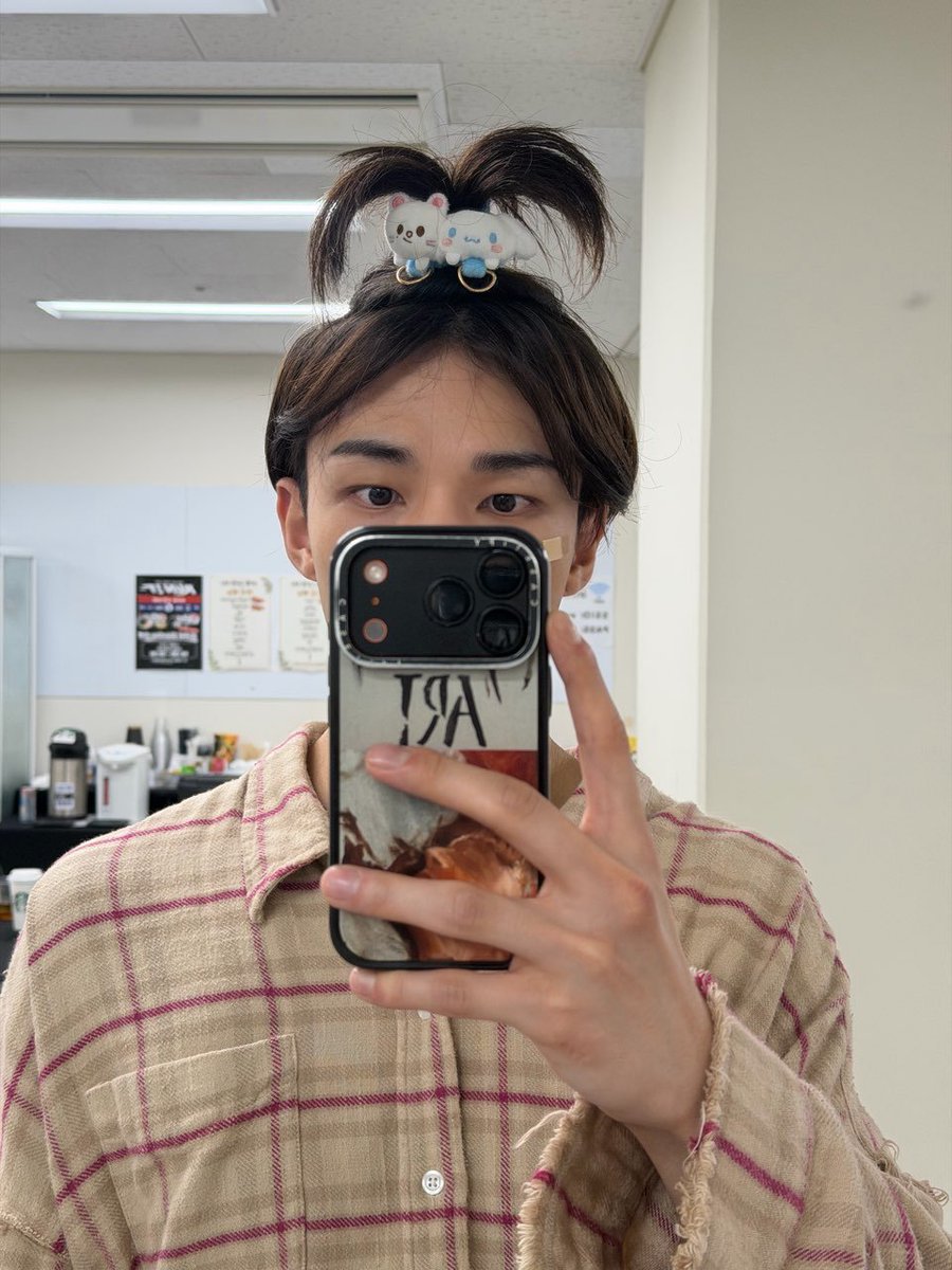 realskzoo's tweet photo. HJ en 🫧
[261024/🇯🇵]

🥟: Mi cara se veía genial hoy
🥟: 📸
🥟: Siendo lindo https://t.co/YCEumLQ7HF