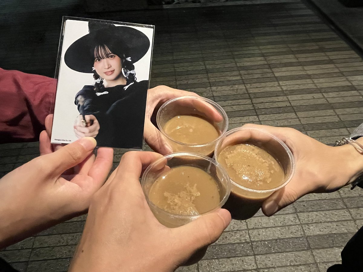 kyo_teamAQUA's tweet photo. 李有ちゃん、乾杯だよ🍻
#薬師寺李有　
#声グラハロウィーン2026 https://t.co/jhY0ZVNnKn