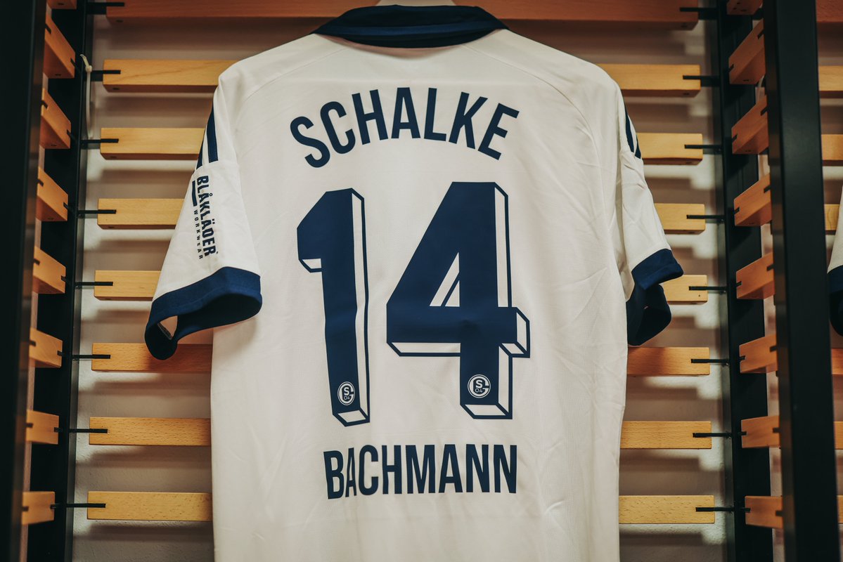 s04's tweet photo. 🔁 Verletzungsbedingter doppelter SchichtWECHSEL:

⬅️ Gosens &amp; El-Faouzi
➡️ V. Becker &amp; Bachmann

Das sah übel aus - gute Besserung, Robin und Soufi!! 🙏

⏱️ 43' | #KOES04 0:0 | #S04 https://t.co/OVM6dWWMN5
