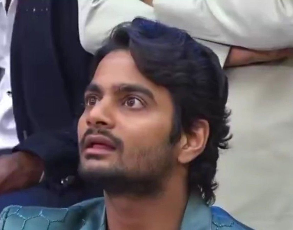 devafanboy's tweet photo. #Rohit Fan's to #Rohit :- am pikuthunnav ra lopala bayata memu ikkada space lu pettukoni Trend chestu unte 🤣😭

#Thrigun Fan's :- meeru emi pikaleru lera 🔥✊
#BiggBossTelugu10 

THRIGUN RULES BB10 https://t.co/REKljI9bLh