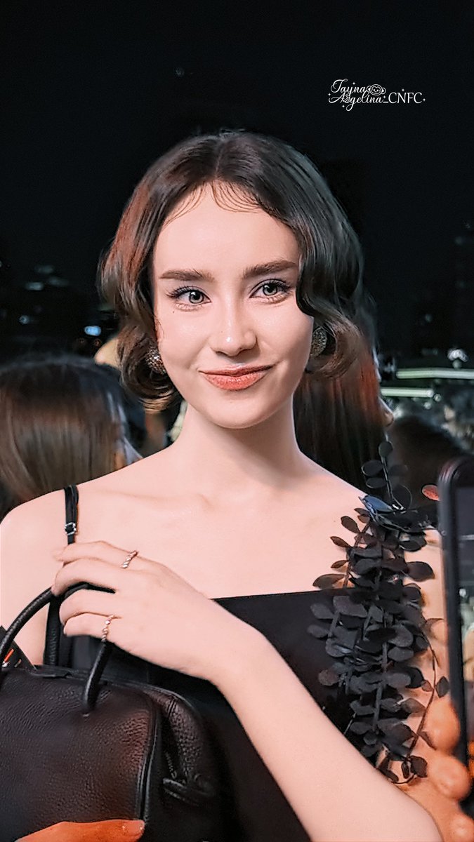 JaynaAngelinaCN's tweet photo. ✨ Effortlessly chic, undeniably captivating.

Jayna steals the spotlight with her elegance and irresistible charm! ✨

GINJAY NICHP EFW26

#GinJayatEFW26ICONSIAM #aangelinaass https://t.co/3InzknicUE